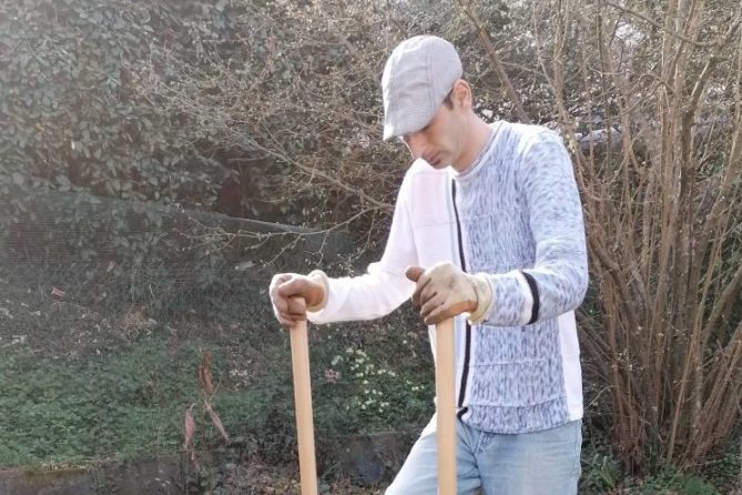 Noureddine Sahraoui, potagiste à CoopChezVous et animateur permaculture à l’Ouvre-Boîtes Vendée